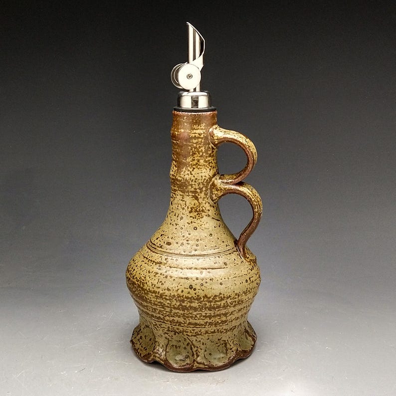 Aceitera de oliva de diseño medieval... "Hecha a medida" Ash Glaze Beige