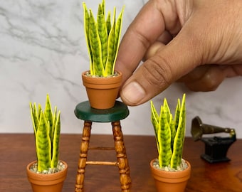 Handgemaakte miniatuur slangenplant – poppenhuisplant schaal 1/12