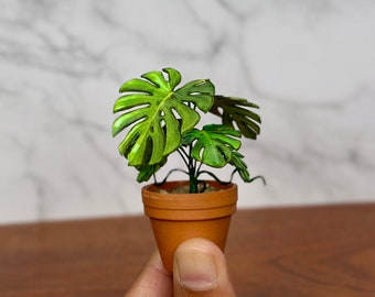 Handgemaakte miniatuur monsteraplant – poppenhuisplant, schaal 1/12
