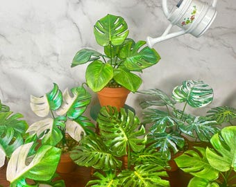 Handgemaakte miniatuur bonte monsteraplant – poppenhuisplant schaal 1/12