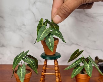 Handgemaakte miniatuurplant Alocasia Frydek, kamerplant 1:12 poppenhuis
