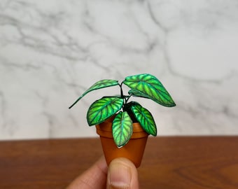 Handgemaakte miniatuur Alocasia 'Dragon Scale'-plant – poppenhuisplant 1:12