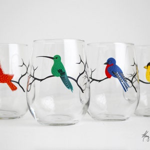 Red Cardinal Wine Glasses Set of 2 Red Bird Glasses, Christmas Glasses, Cardinal Glasses, Holiday Decor Bild 5