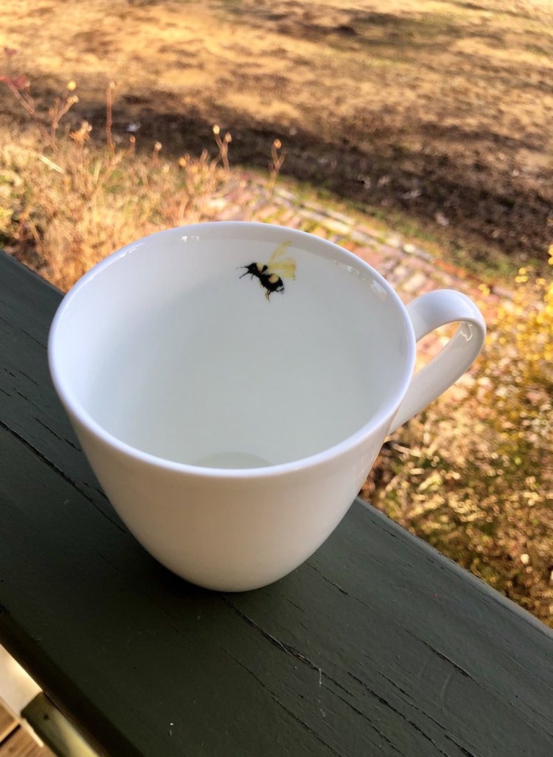 Tasse d'abeille Une tasse Passe au lave-vaisselle, tasses à café, tasse blanche, tasse de thé, abeilles, cadeau d'amant d'abeille image 5