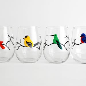 Four Birds Stemless Wine Glasses - Red Cardinal, Green Hummingbird, Bluebird, Yellow Finch Glasses - Set of 4 Colorful Bird Wine Glasses