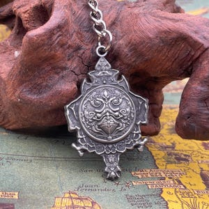 Handmade Dark Souls Artorias Necklace and Keychain Silver Pendant 1:1 Scale Replica Fan Gift Perfect for Cosplay and Collectors