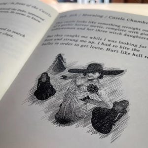 Peut inclure: Une illustration en noir et blanc d'une femme portant un chapeau et une longue robe. Elle est entourée de trois autres femmes, également vêtues de longues robes. Le texte "Morning/Castle Chambers" est visible en arrière-plan.