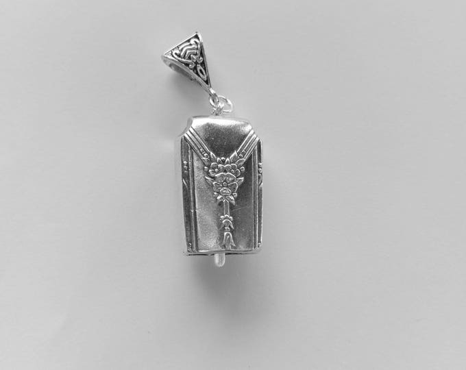 Milady 1940 upcycled knife handle bell necklace!