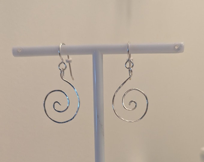 Hammered Sterling spiral.  Very comfortable and lightweight.
