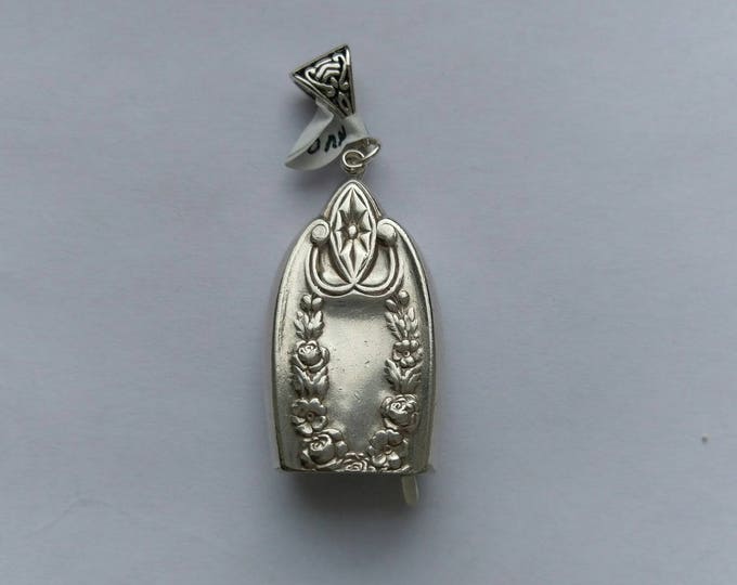 Old Colony pattern 1947 upcycled knife handle bell necklace!