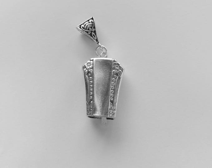 Del Mar 1939 upcycled knife handle bell necklace!