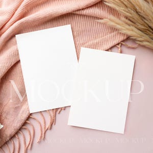 Mockup voor twee uitnodigingskaarten, mockup met dubbele kaarten, mockup voor vrijgezellenfeest, roze mockup uitnodigen, modern mockup voor twee kaarten, 5 x 7 uitnodigingsmockup
