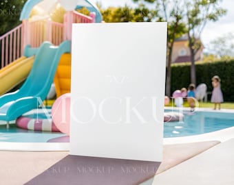 Maquette de carte pour enfants de 5 x 7 pouces, maquette de carte de voeux, maquette de carte d'invitation d'été, maquette de carte d'invitation d'anniversaire, maquette PSD de fête à la piscine