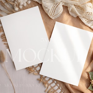 Doppelte 5x7 Karte Mockup, Zwei Einladungskarten Mockup, Doppelseitige Karte MockUp, Babyparty Einladen Mockup, Hochzeitsgrußkarte Mockup