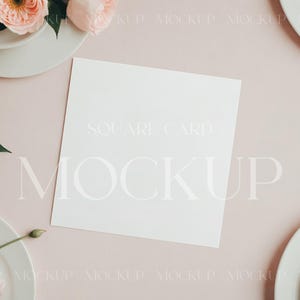 Frühling Floral Square Card Mockup, quadratische Geburtstagskarte Mockup, 5x5 Kartenmodell, Event Square Invite Mockup, bearbeitbares weißes 6x6 Kartenmodell