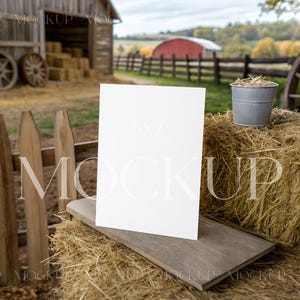 Mockup de convite rústico, mockup de cartão branco 5x7, mockup de convite de casamento no campo, mockup de convite de aniversário de fazenda, mockup de chá de bebê neutro