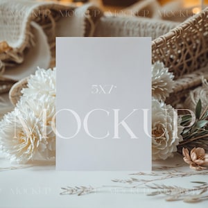 Neutrales Einladungskarten-Mockup, Boho-Hochzeitskarten-Mockup, minimales 5x7-Karten-Mockup, Shower-Grußkarten-Mockup, Brautparty-Einladungs-Mockup