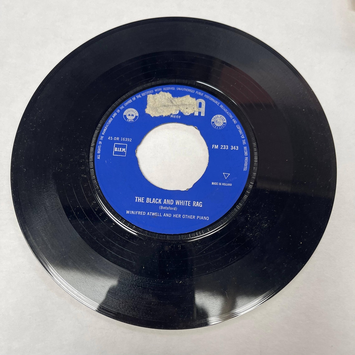 Winifred Atwell and her Piano Vintage Vinyl Music Record 7" 45 RPM Cross Hand Boogie, The Black and White Rag, foto 4 di 4