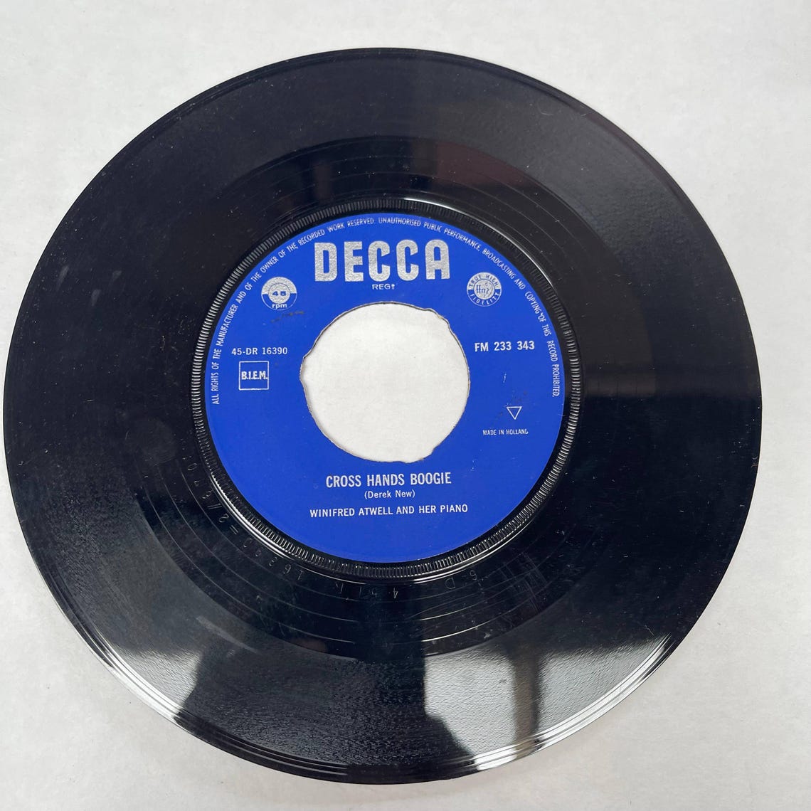 Winifred Atwell and her Piano Vintage Vinyl Music Record 7" 45 RPM Cross Hand Boogie, The Black and White Rag, foto 1 di 4