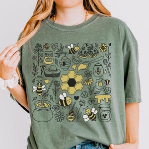 Vintage Bee Botanical T-Shirt, Honeycomb Doodle Shirt, Cute Honey Bees Shirt, Bee Lovers Tee, Comfort Colors T-Shirts, Bumblebees Shirt
