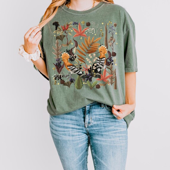 Hoopoe Bird Shirt, Nature Lover Tee, Botanical Bird T-Shirt Floral Aesthetic Shirt Vintage Birdwatcher Gift Wildlife Lover Shirt Ornithology
