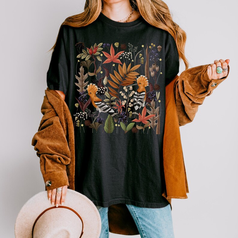 Hoopoe Bird Shirt, Nature Lover Tee, Botanical Bird T-Shirt Floral Aesthetic Shirt Vintage Birdwatcher Gift Wildlife Lover Shirt Ornithology Graphite