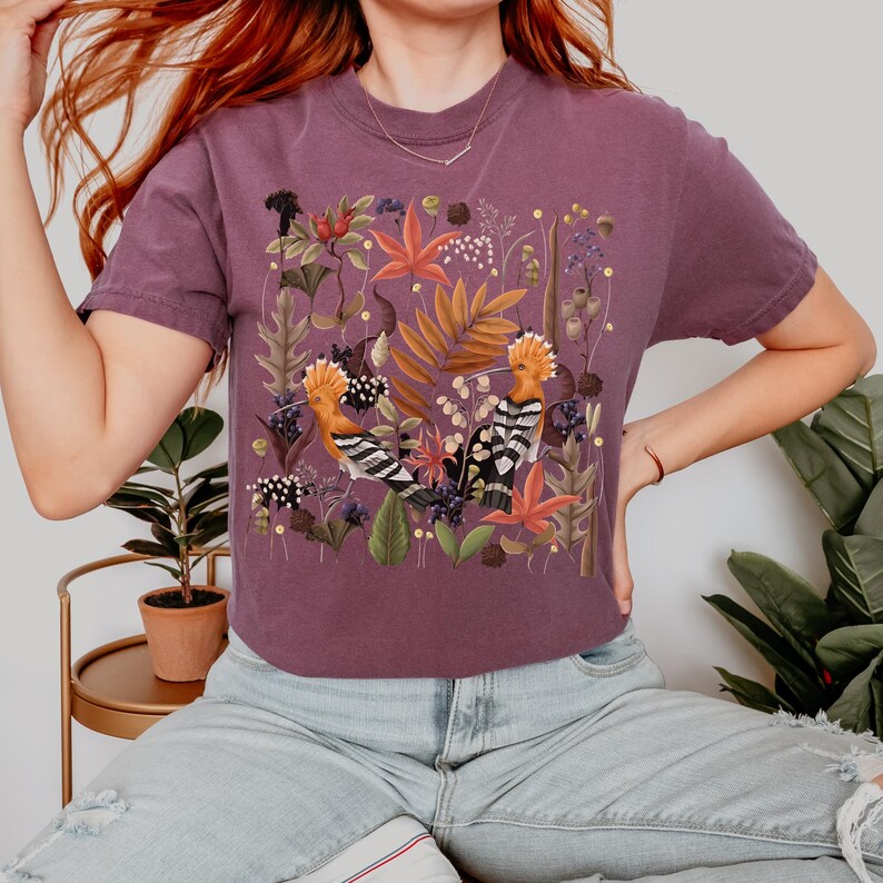 Hoopoe Bird Shirt, Nature Lover Tee, Botanical Bird T-Shirt Floral Aesthetic Shirt Vintage Birdwatcher Gift Wildlife Lover Shirt Ornithology Berry