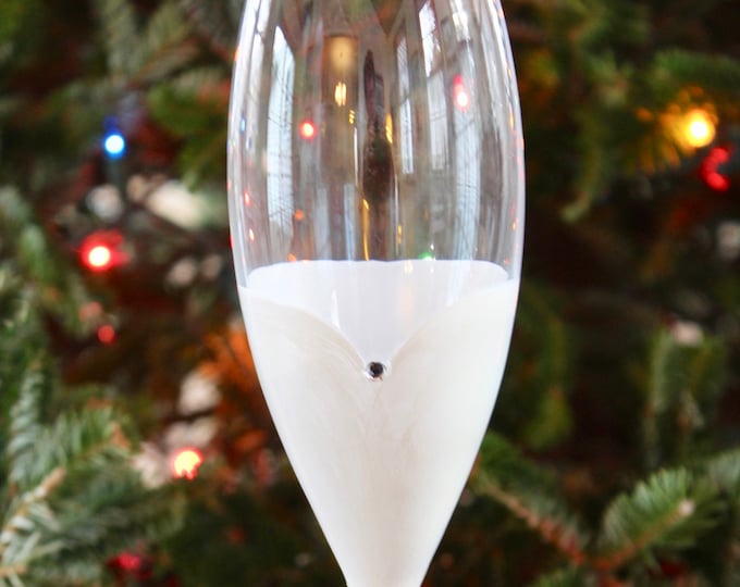 Bride-to-be Hand Painted Champagne Flute, Bridal shower Bachelorette party gift