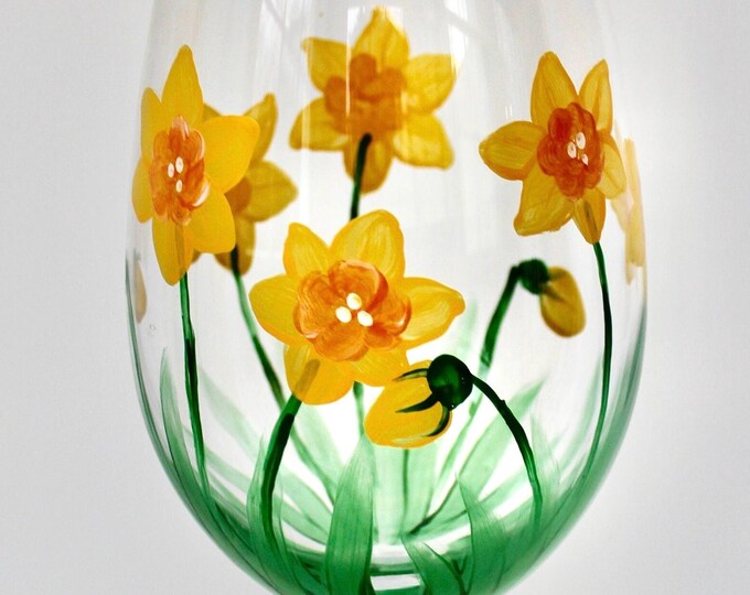 March Daffodil Wine Glass: hand painted birth flower Birthday Gift, Spring decor