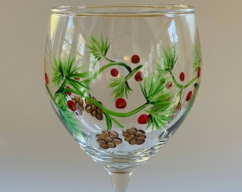 Christmas wine glass. Hand painted with pine cones and berries. Made in USA. Wine lover gift. Winter wine glass. USA.