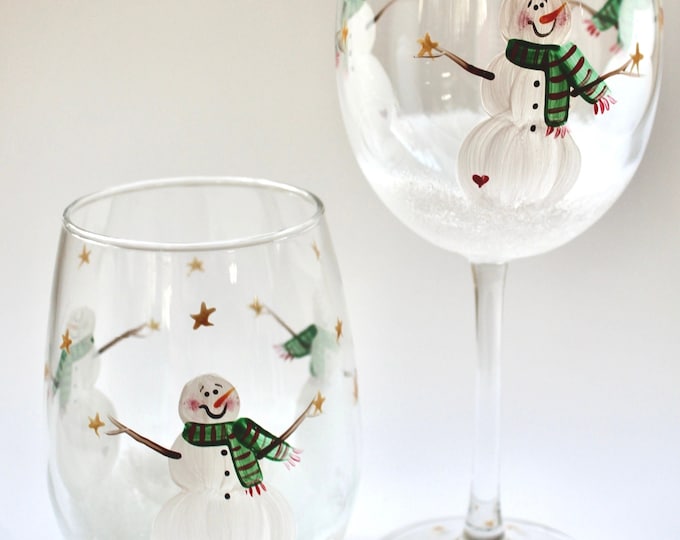 Painted Snowman wine glass. Hand painted Winter wine glass - Stem or stemless.  Christmas gift.  Holiday decor.
