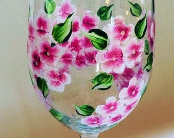 Hydrangea wine glass. Large capacity. Mother’s Day gift.  Garden wedding. Can be personalized.  Made in USA.