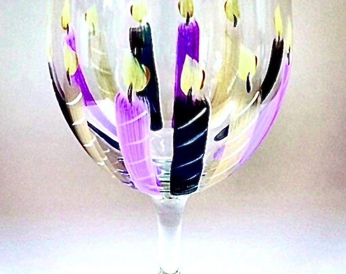 Party table decor Happy Birthday Wine Glass. Personalized.