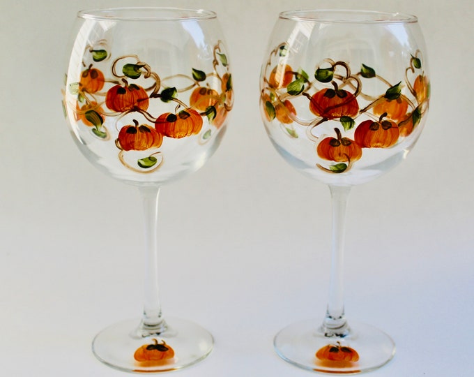 Fall pumpkin wine glasses, hand painted set of 2. Thanksgiving decor. Fall wedding, Birthday gift. Autumn barware. USA.