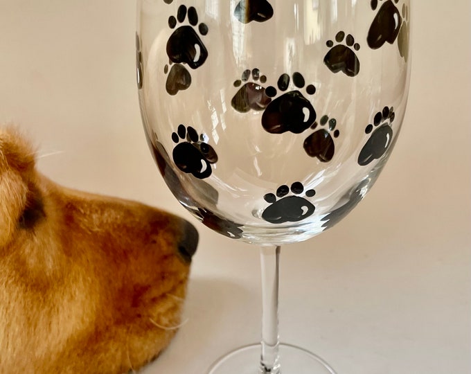 Wine glass paw prints, hand painted - Dog/cat lover glass.  Stem or stemless- Custom birthday gift. Minimalist design.