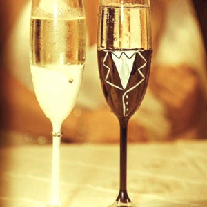 Wedding champagne flutes-bride and groom- custom hand painted.
