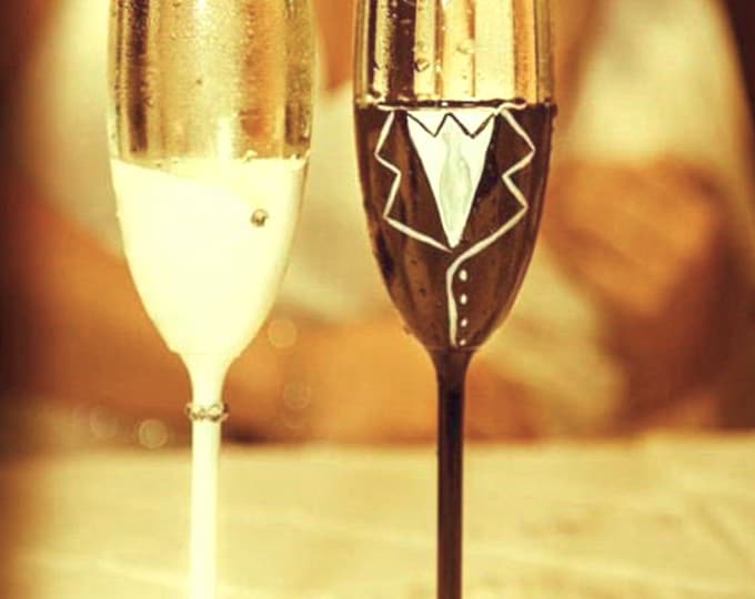 Wedding champagne flutes-bride and groom- custom hand painted.