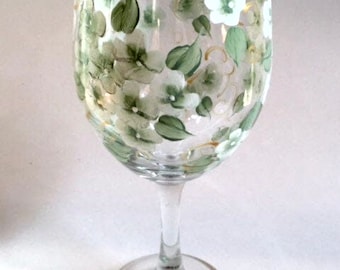 White hydrangeas wine glass with gold swirls hand painted, great for wedding favors, bridesmaid's gift. Gift for her.