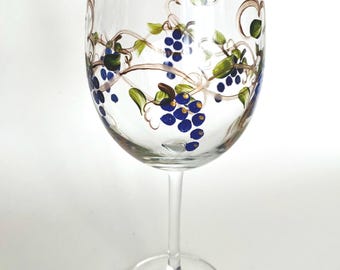 Custom Grapevine Wine Glass, Art Gift for Wine Lovers.