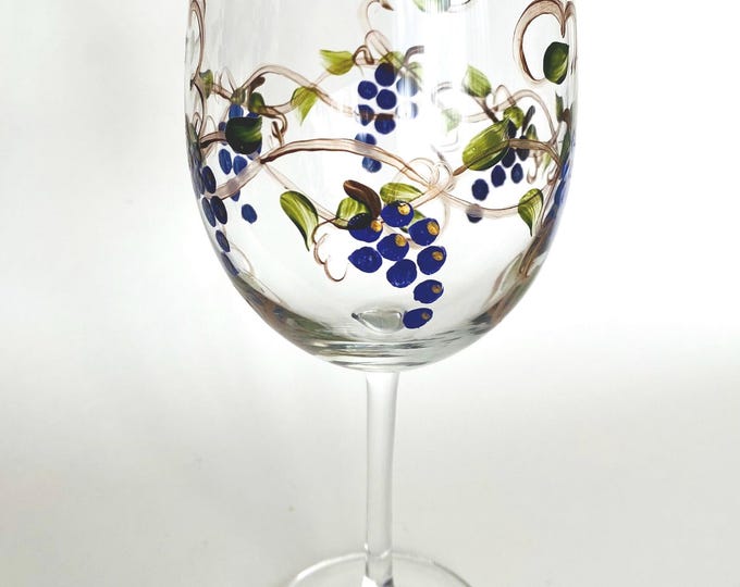 Custom Grapevine Wine Glass, Art Gift for Wine Lovers.