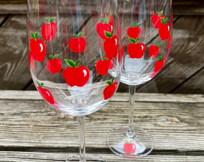 Hand Painted Apple Wine Glasses Set of 2– Fall Decor, Teacher Gift, Custom Glassware