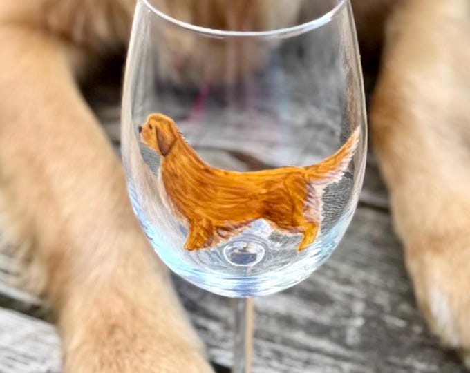 Golden Retriever wine glass, personalized hand painted with name and “Golden Mom” or "Golden Dad" on base. Made in USA.