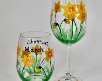 March birthday wine glass- Hand painted March birth month flower Daffodil- Personalize- Wine lover gift- Spring decor-USA made