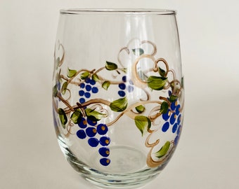 Stemless wine glass with hand painted grapes.  Large capacity 21 oz. Made in USA.