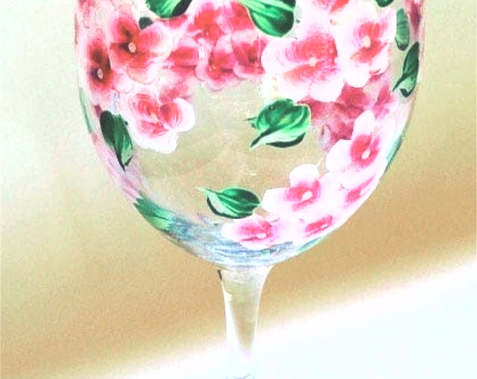 Floral wine glass with pink Hydrangeas.  Hand painted.Large capacity.  Garden wedding. Can be personalized.  Made in USA.