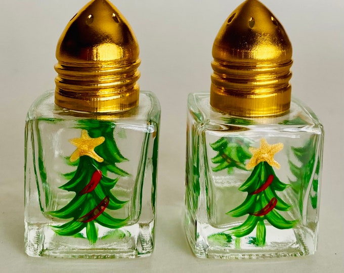 Christmas tree mini salt and pepper shakers.  Hand painted.  Holiday decor. Christmas party hostess gift. Gift for her.