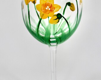 March Daffodil Wine Glass: hand painted birth flower Birthday Gift, Spring decor