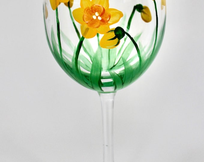 March Daffodil Wine Glass: hand painted birth flower Birthday Gift, Spring decor