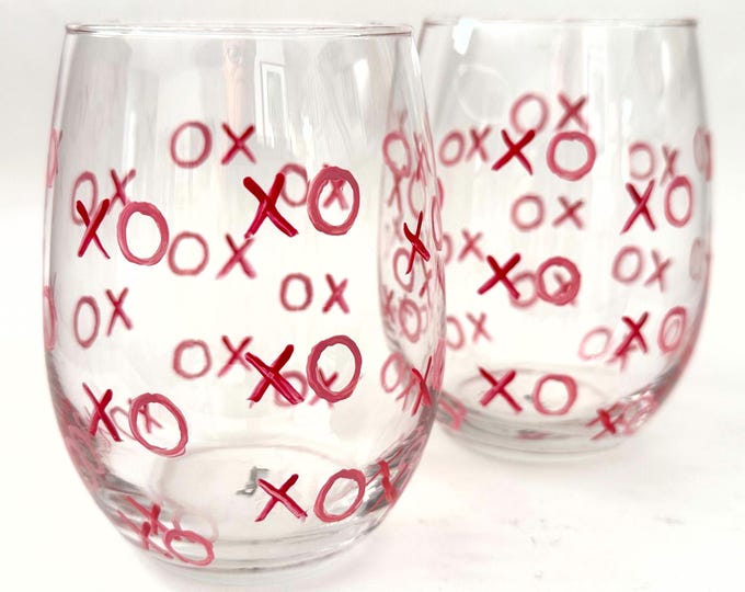 Minimalist XO Kiss design wine glasses/ hand painted/ Engagement, Wedding or Anniversary gift.