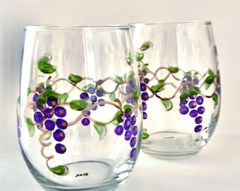Custom Grapevine Wine Glass, Art Gift for Wine Lovers.